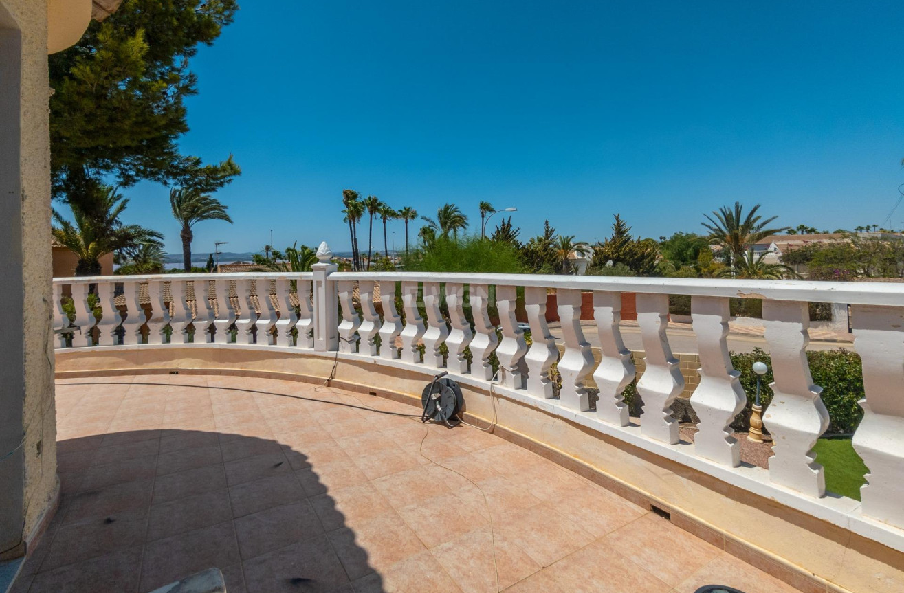 Resale - Villa - Torrevieja - El Chaparral