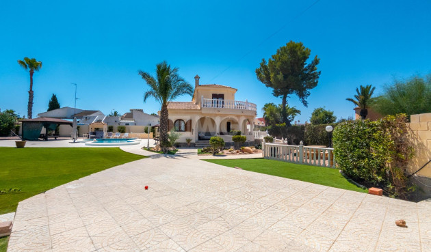 Resale - Villa - Torrevieja - El Chaparral