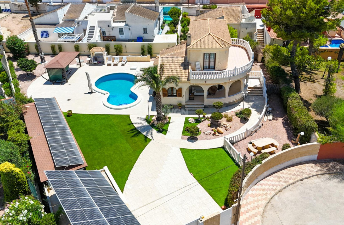 Resale - Villa - Torrevieja - El Chaparral