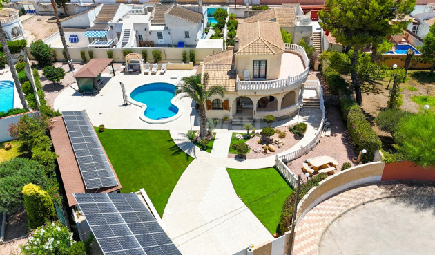 Resale - Villa - Torrevieja - El Chaparral