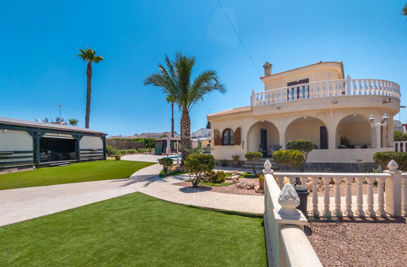 Resale - Villa - Torrevieja - El Chaparral
