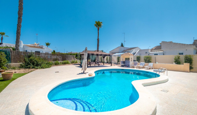 Resale - Villa - Torrevieja - El Chaparral