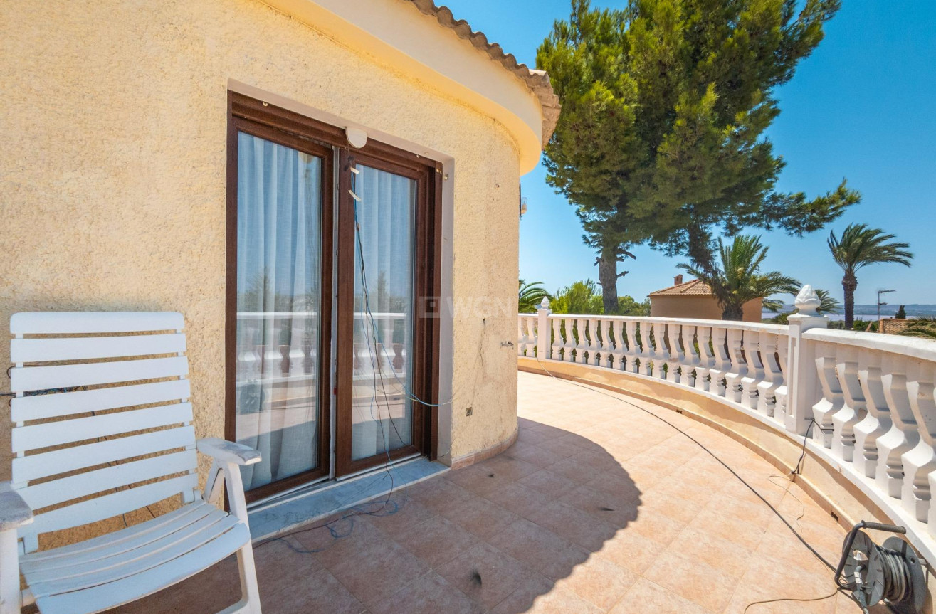 Resale - Villa - Torrevieja - El Chaparral