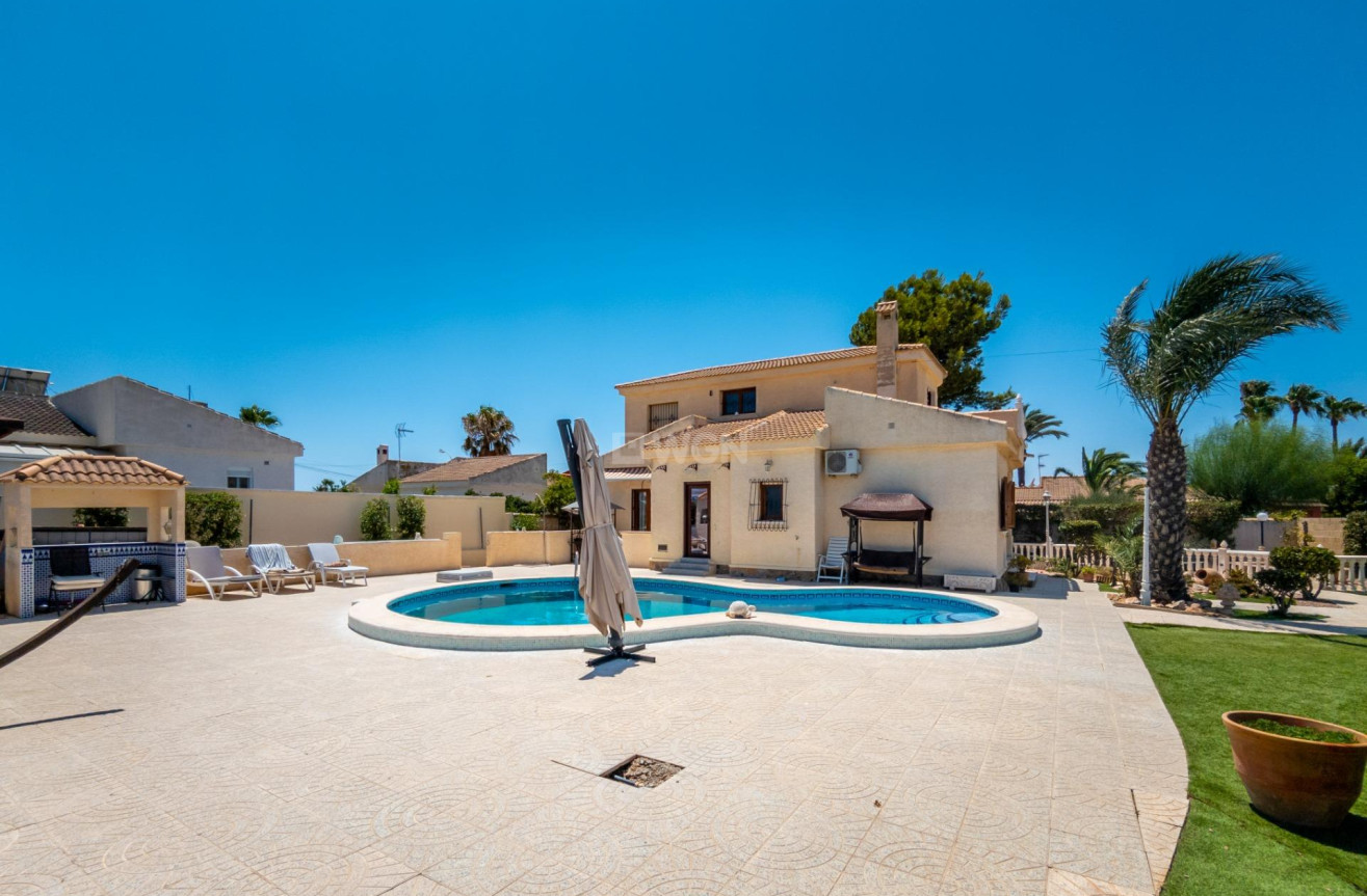 Resale - Villa - Torrevieja - El Chaparral