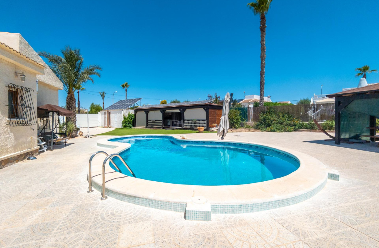 Resale - Villa - Torrevieja - El Chaparral