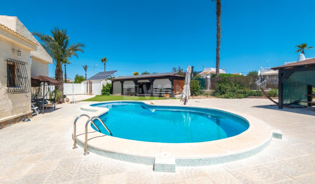 Resale - Villa - Torrevieja - El Chaparral