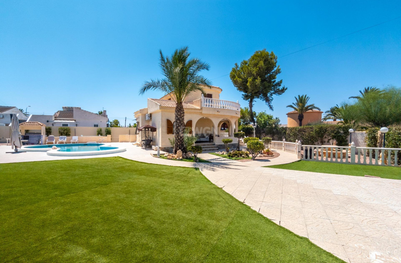 Resale - Villa - Torrevieja - El Chaparral