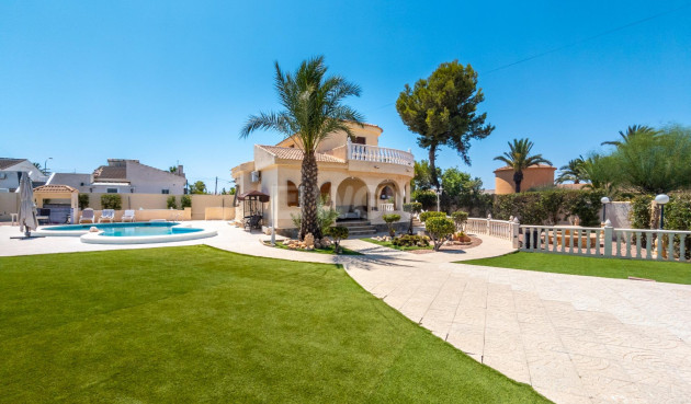 Resale - Villa - Torrevieja - El Chaparral