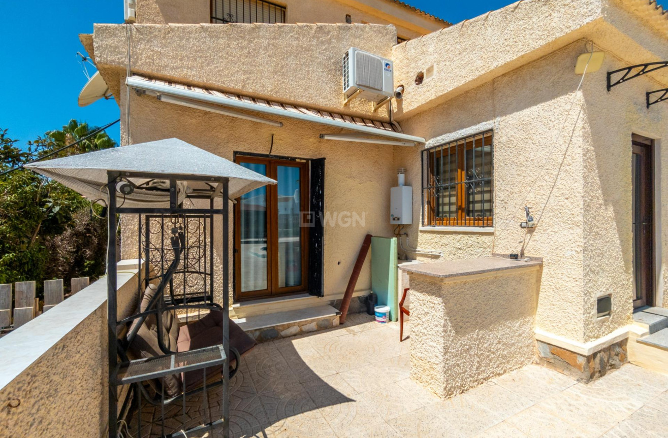 Resale - Villa - Torrevieja - El Chaparral
