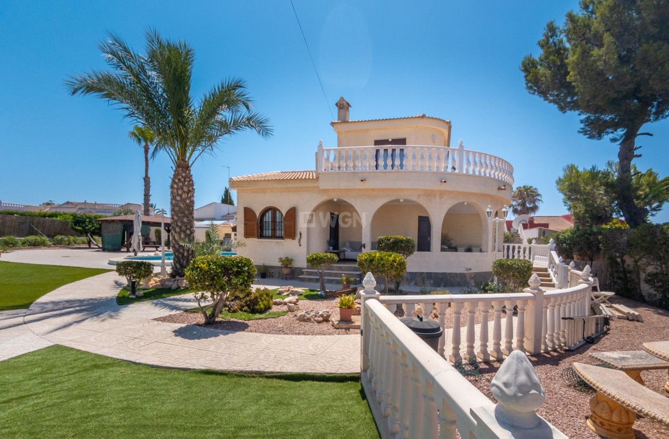 Resale - Villa - Torrevieja - El Chaparral