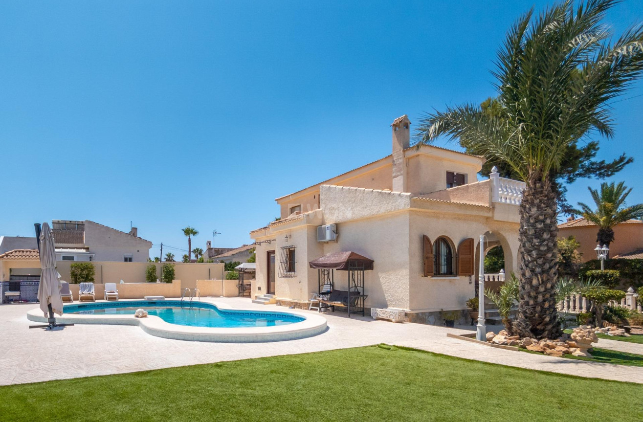 Resale - Villa - Torrevieja - El Chaparral