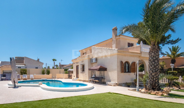 Resale - Villa - Torrevieja - El Chaparral