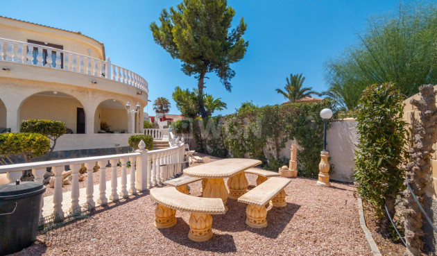 Resale - Villa - Torrevieja - El Chaparral