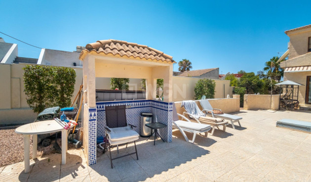 Resale - Villa - Torrevieja - El Chaparral