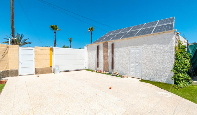 Resale - Villa - Torrevieja - El Chaparral