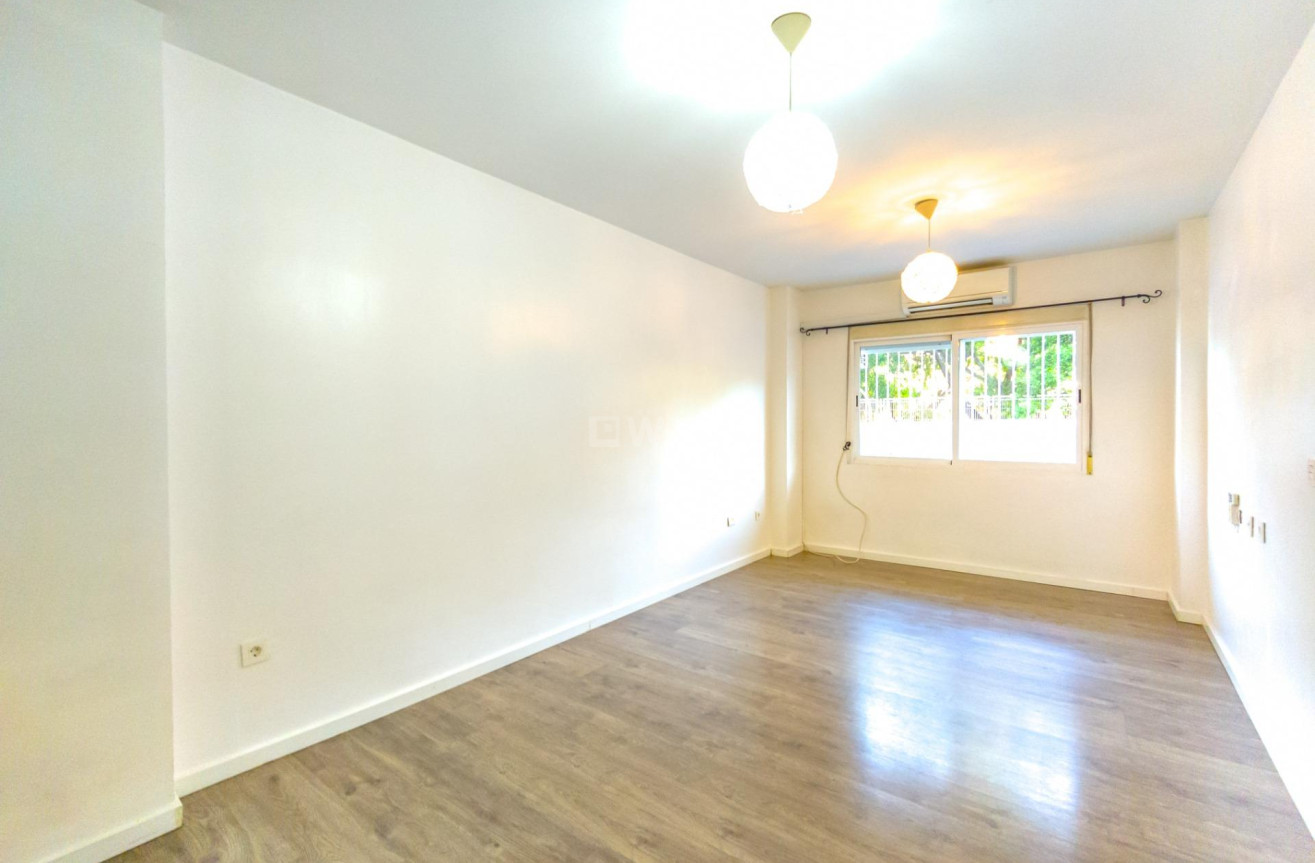 Resale - Apartment / flat - Torrevieja