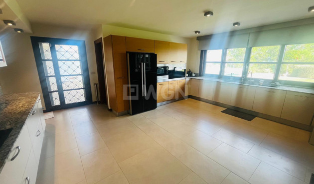 Odsprzedaż - Villa - Sucina - Inland