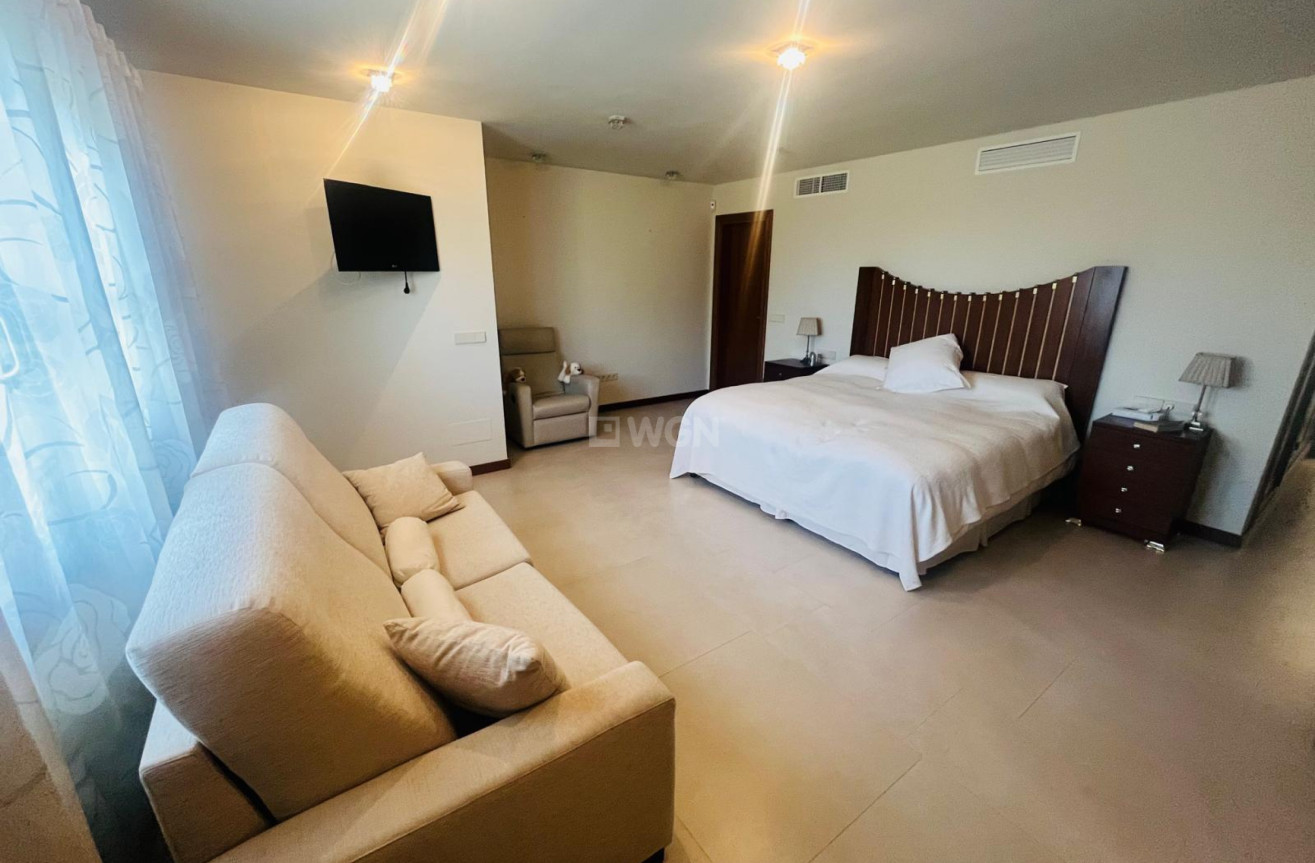 Odsprzedaż - Villa - Sucina - Inland