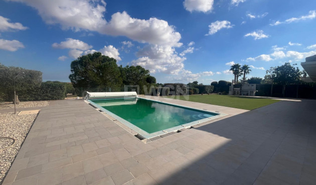 Odsprzedaż - Villa - Sucina - Inland