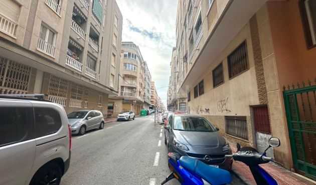 Reventa - Apartamento / piso - Torrevieja - Centro