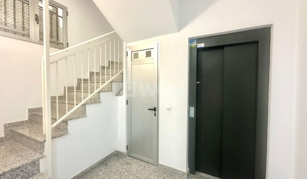 Resale - Apartment / flat - Torrevieja - La Mata