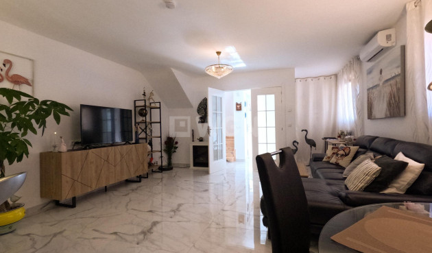 Odsprzedaż - Kamienica - Torrevieja - El Acequión - Los Náufragos