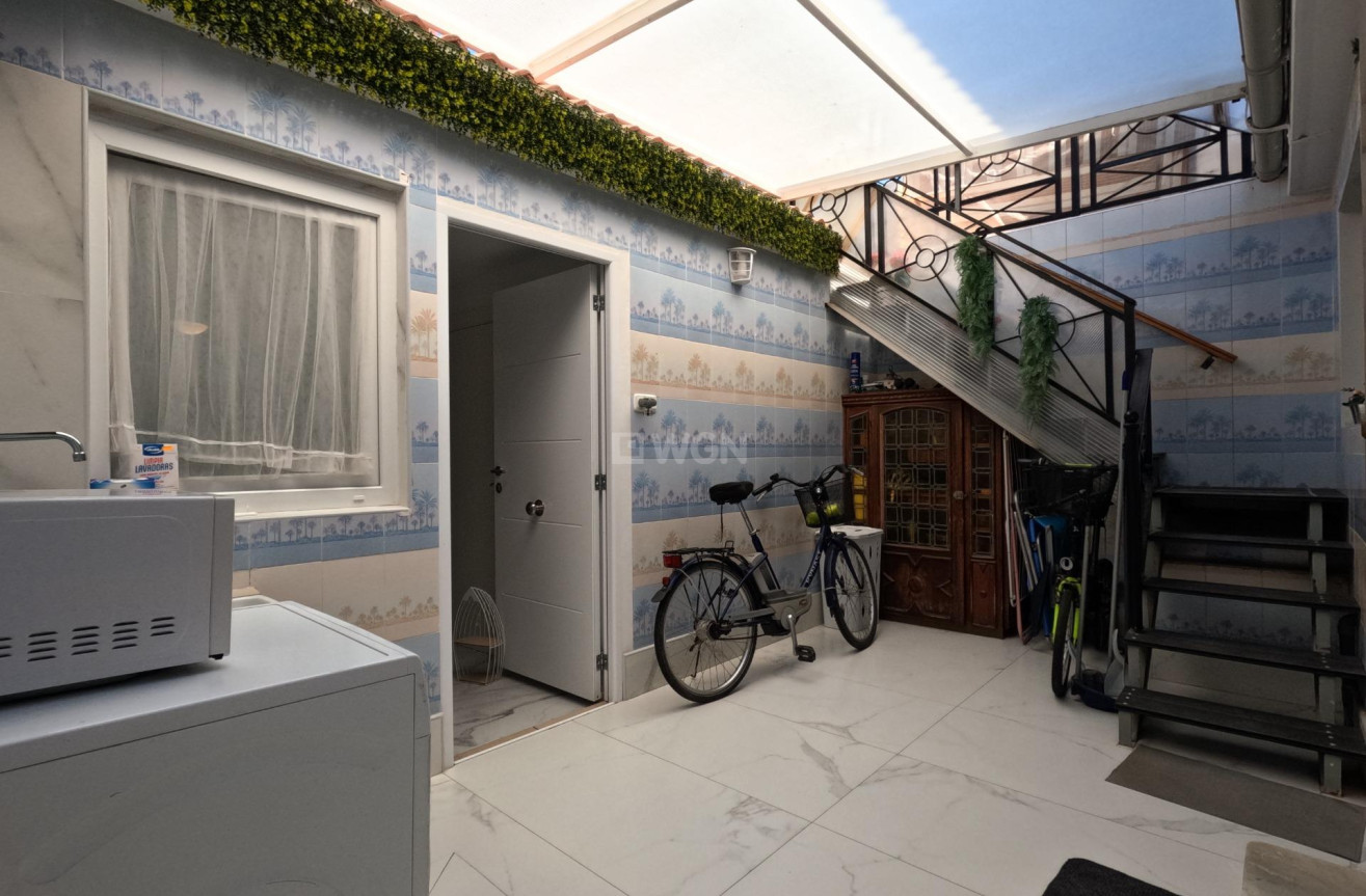 Odsprzedaż - Kamienica - Torrevieja - El Acequión - Los Náufragos