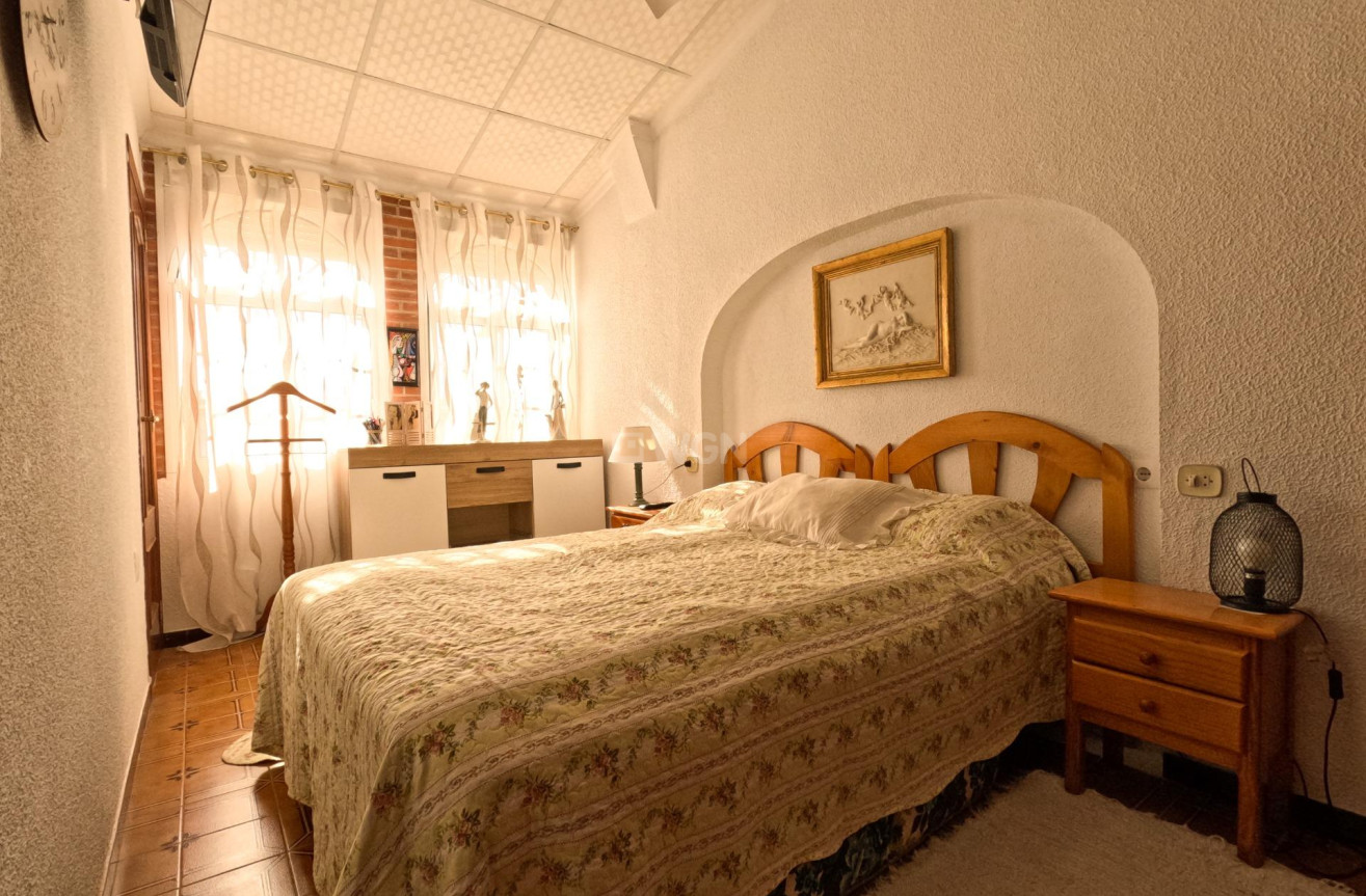 Odsprzedaż - Kamienica - Torrevieja - El Acequión - Los Náufragos