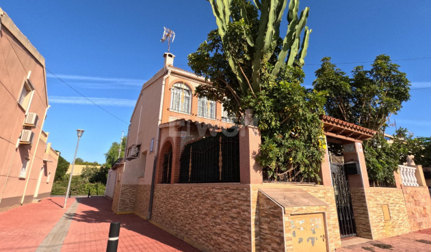 Odsprzedaż - Kamienica - Torrevieja - El Acequión - Los Náufragos