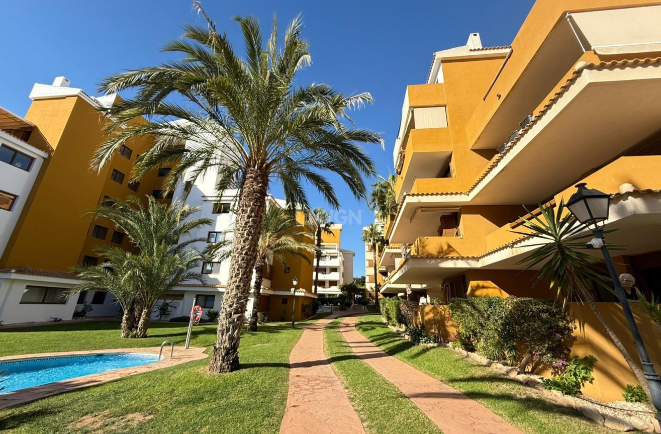 Resale - Apartment / flat - Torrevieja - Punta Prima