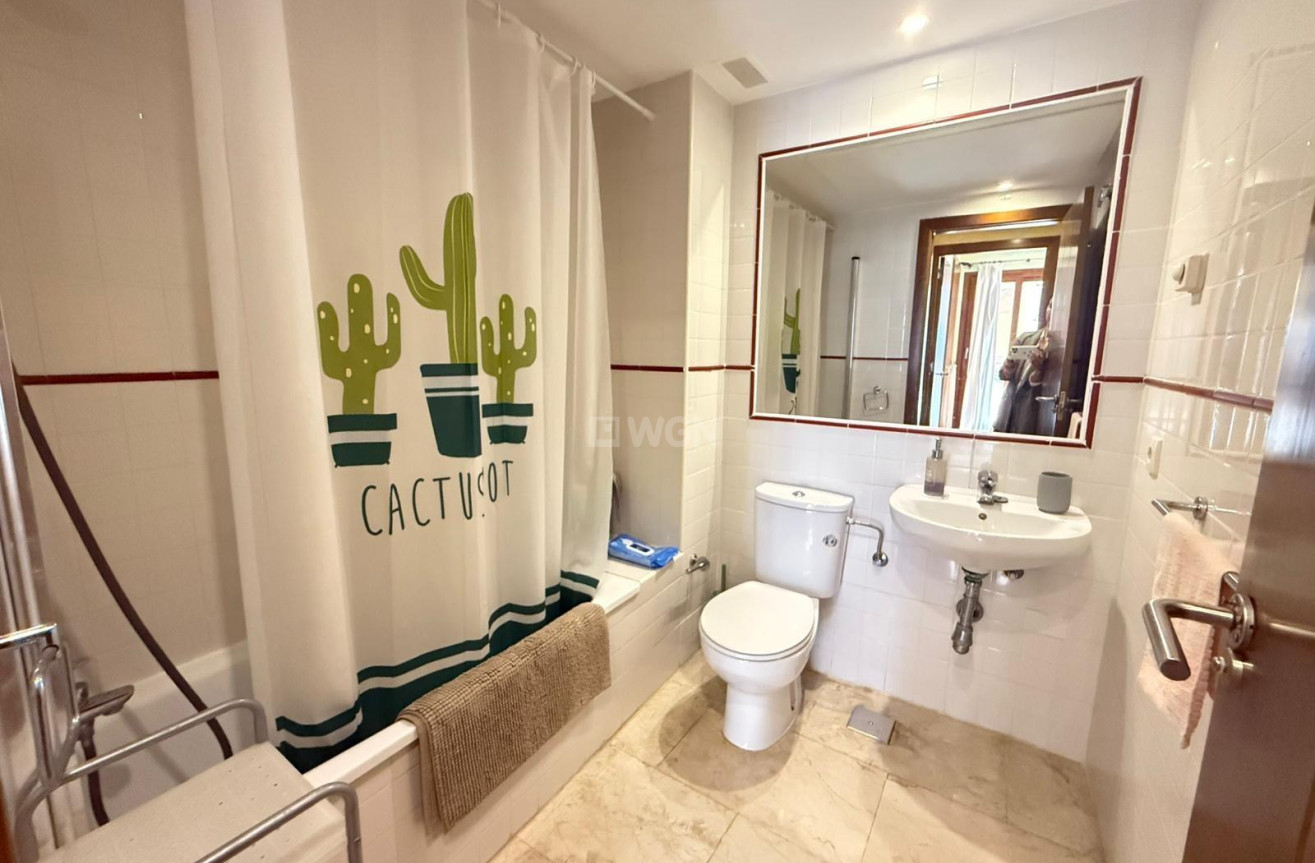 Resale - Apartment / flat - Torrevieja - Punta Prima