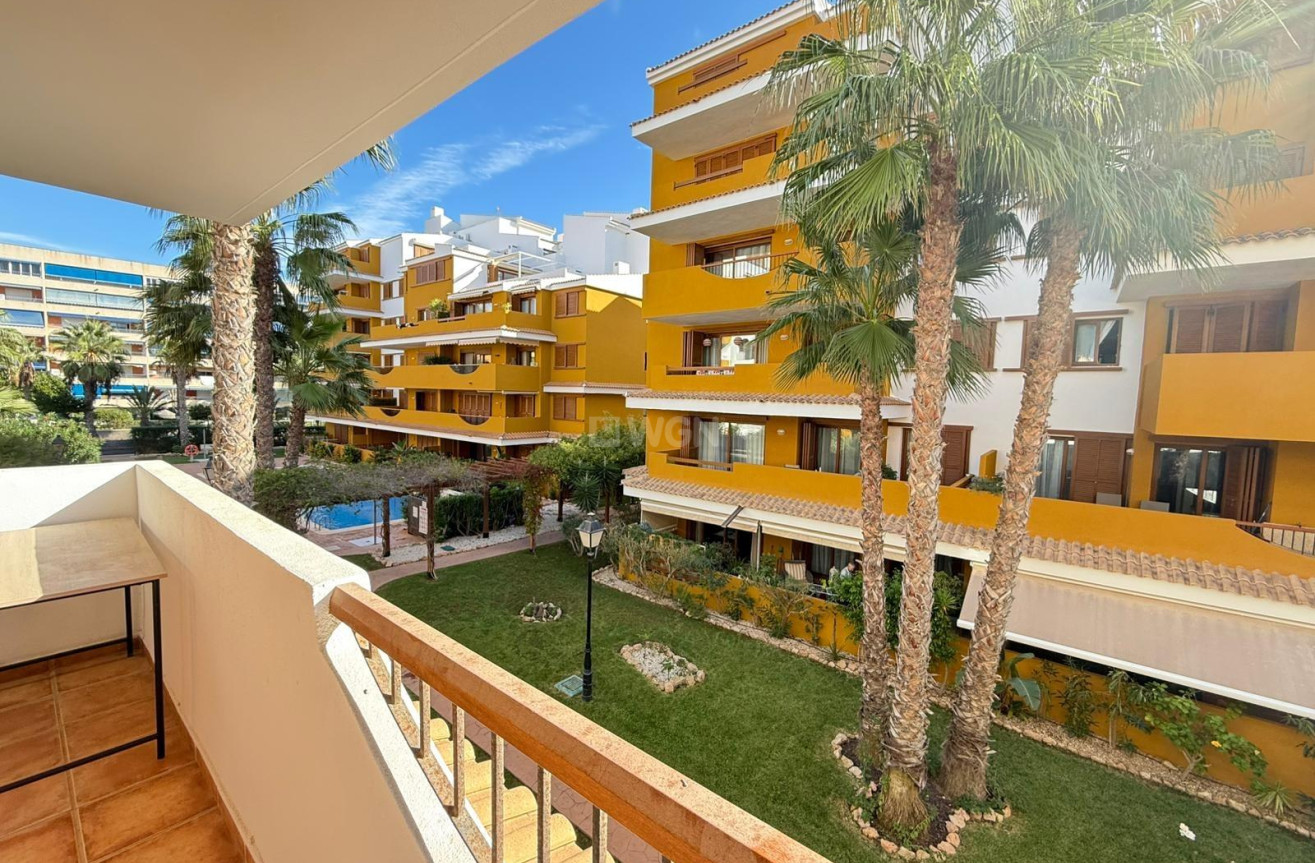 Resale - Apartment / flat - Torrevieja - Punta Prima