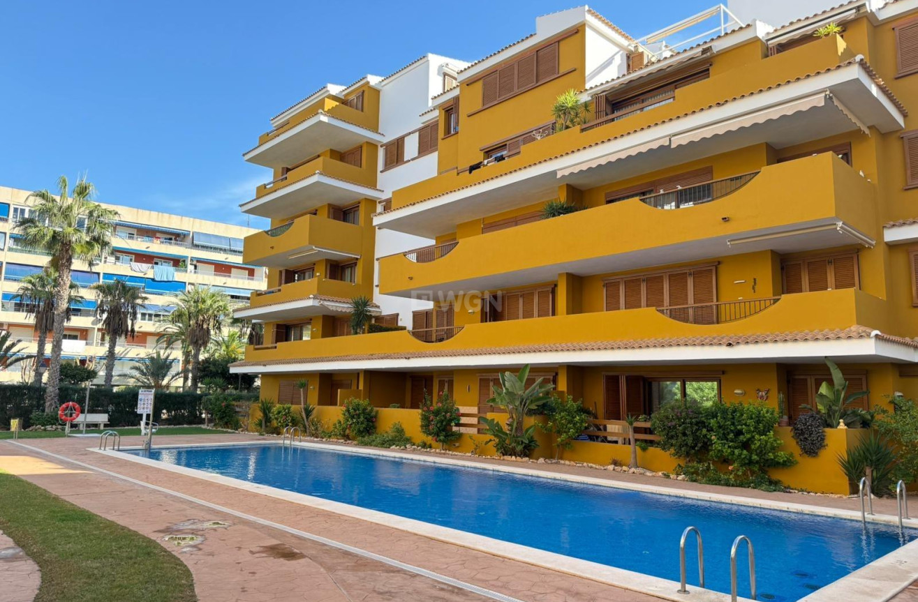 Resale - Apartment / flat - Torrevieja - Punta Prima