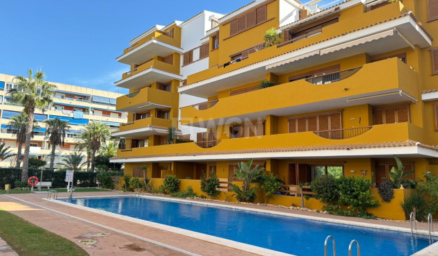 Resale - Apartment / flat - Torrevieja - Punta Prima