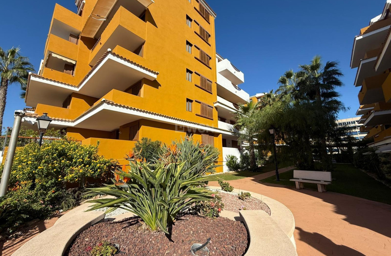 Resale - Apartment / flat - Torrevieja - Punta Prima