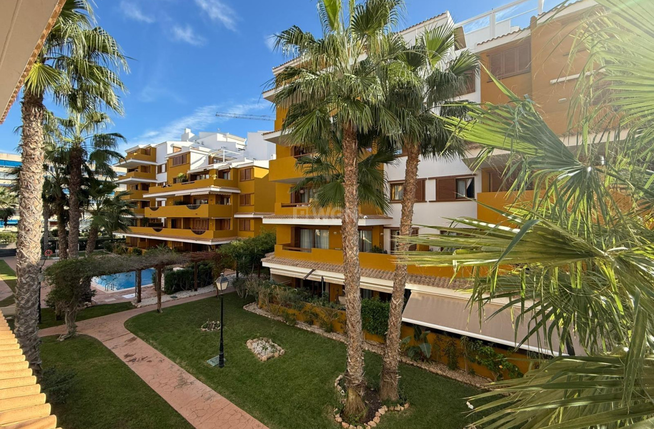 Resale - Apartment / flat - Torrevieja - Punta Prima