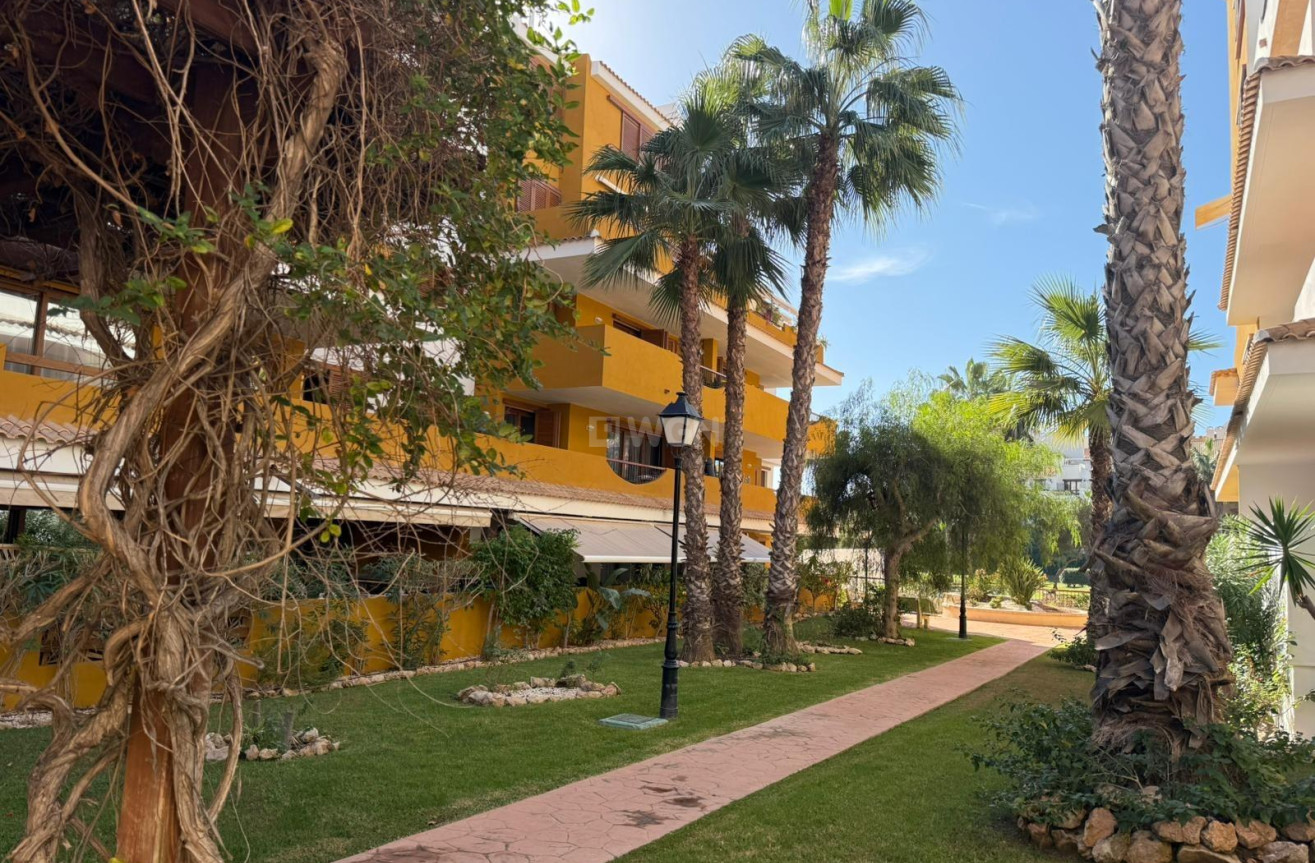 Resale - Apartment / flat - Torrevieja - Punta Prima