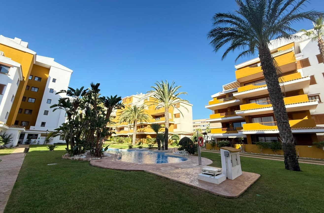Resale - Apartment / flat - Torrevieja - Punta Prima
