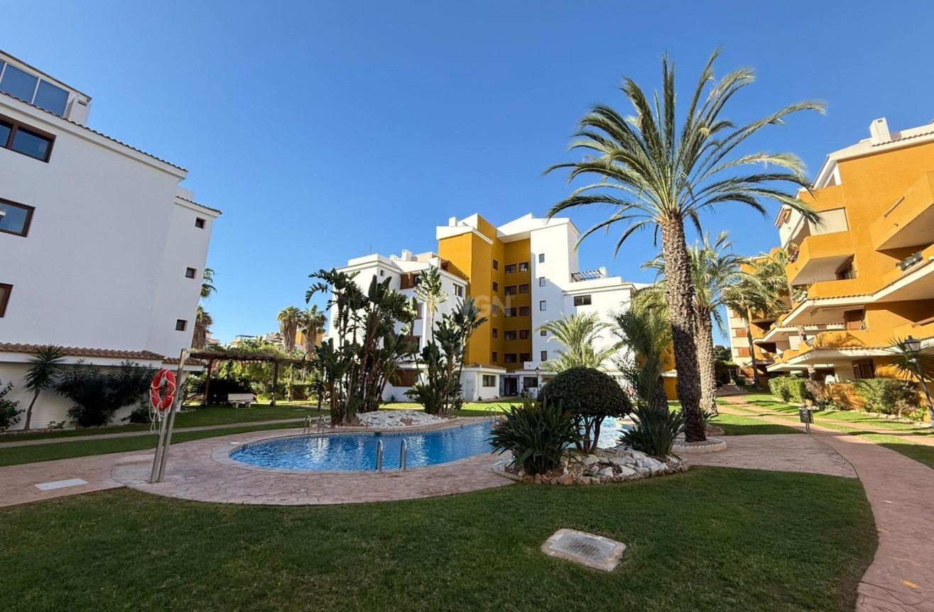 Resale - Apartment / flat - Torrevieja - Punta Prima