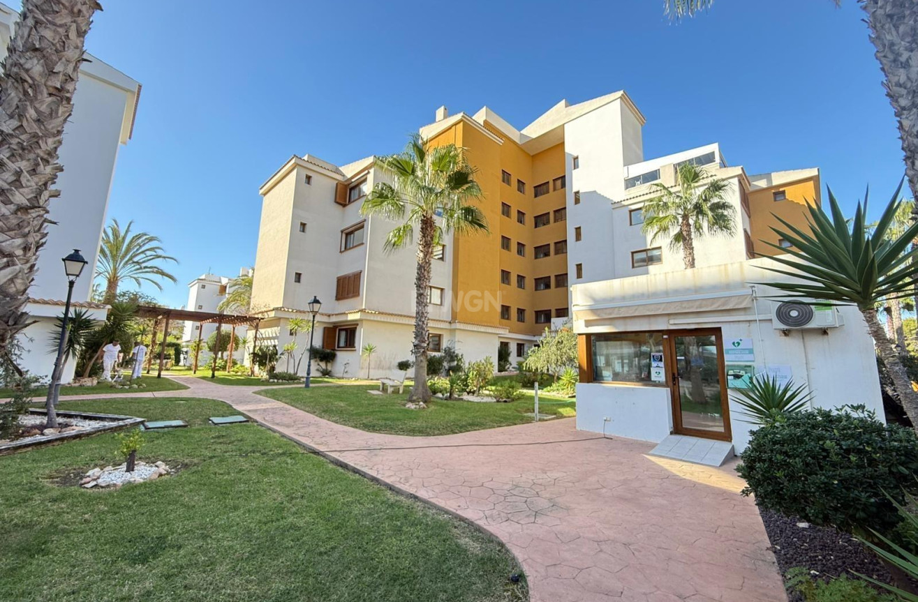 Resale - Apartment / flat - Torrevieja - Punta Prima