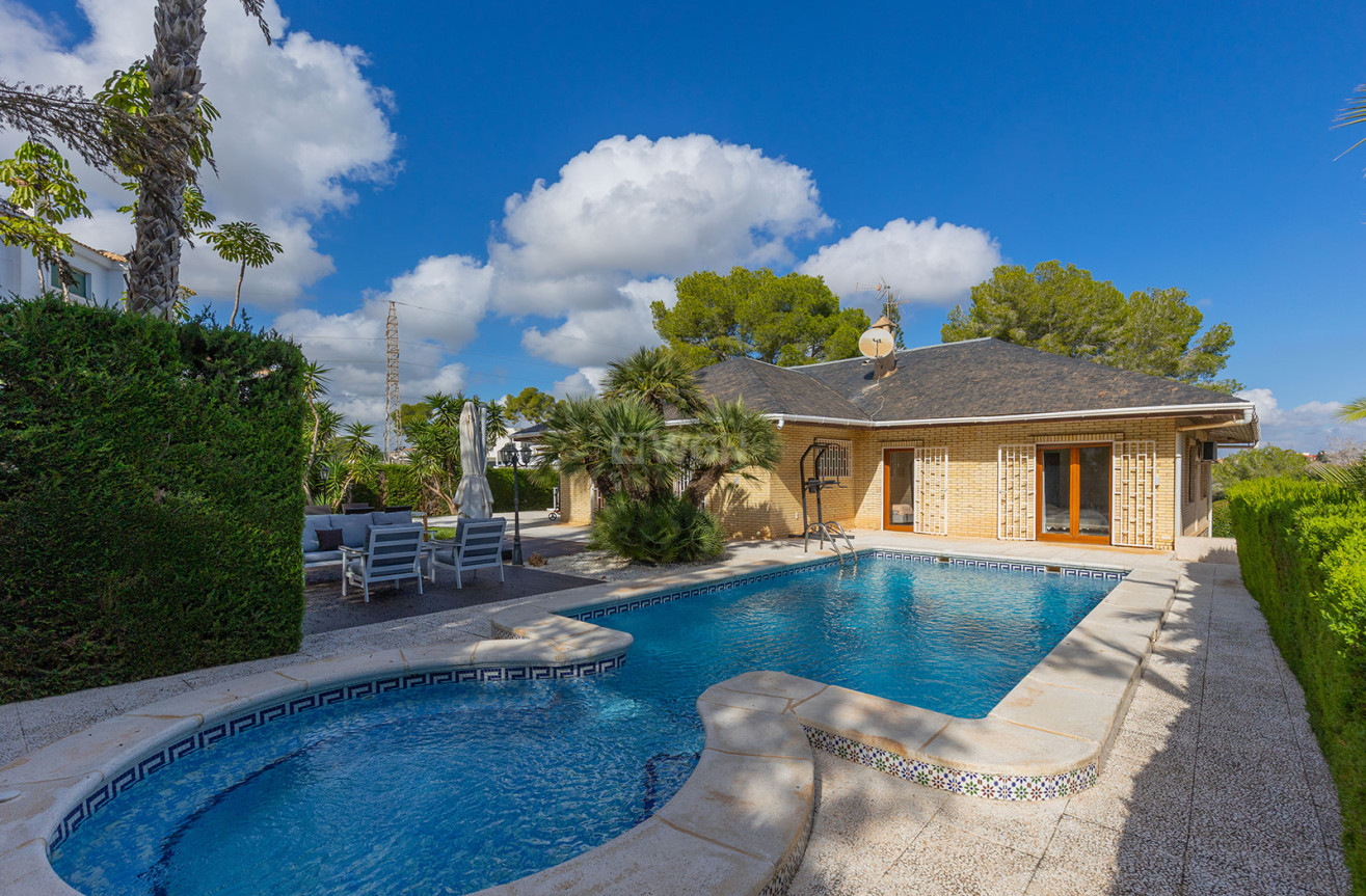 Resale - Villa - Orihuela Costa - Costa Blanca