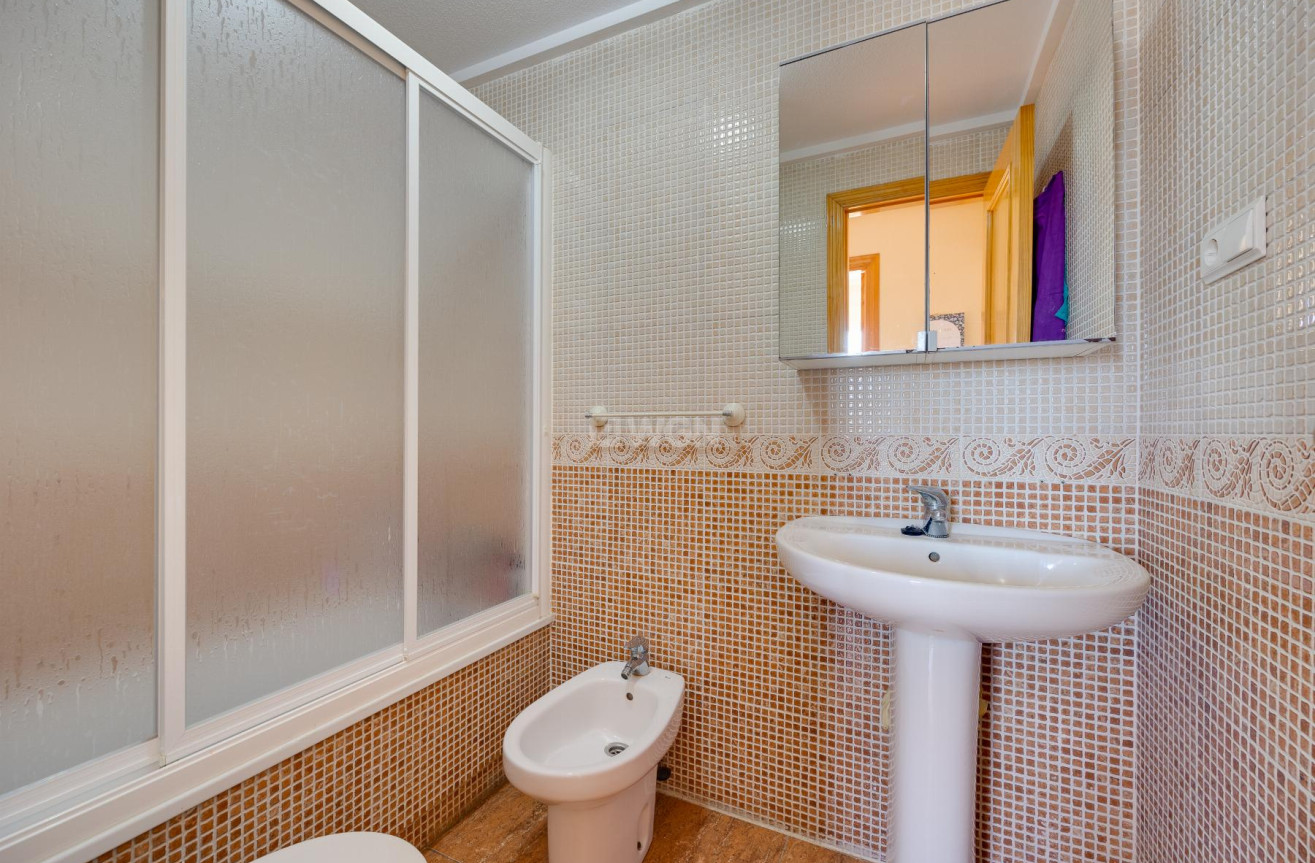 Odsprzedaż - Mieszkanie w bloku - Torrevieja - Costa Blanca