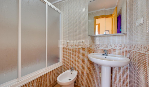 Odsprzedaż - Mieszkanie w bloku - Torrevieja - Costa Blanca