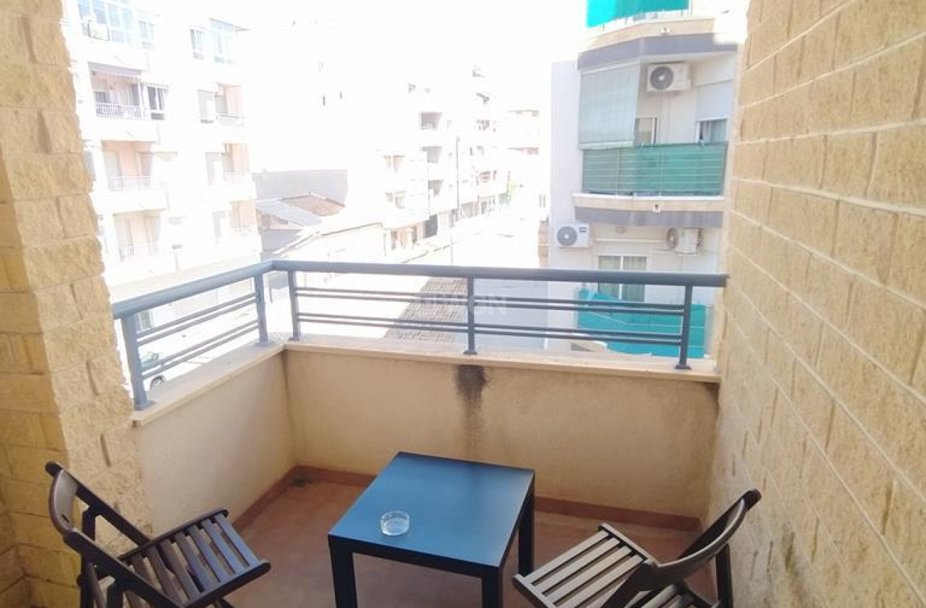 Resale - Apartment / flat - Torrevieja - CENTRO CASCO URBANO