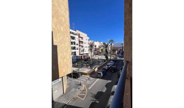 Resale - Apartment / flat - Torrevieja - CENTRO CASCO URBANO
