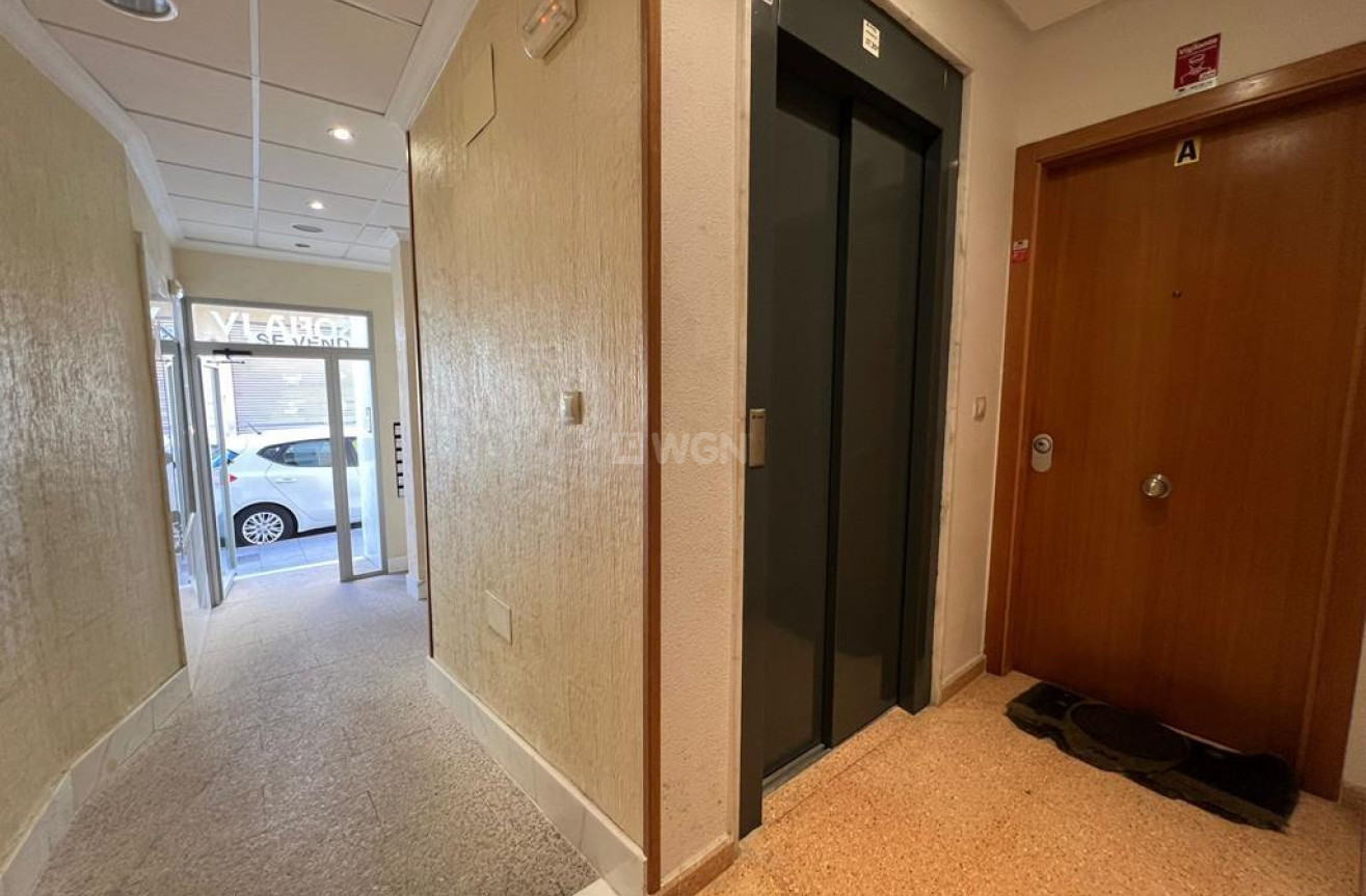 Resale - Apartment / flat - Torrevieja - CENTRO CASCO URBANO