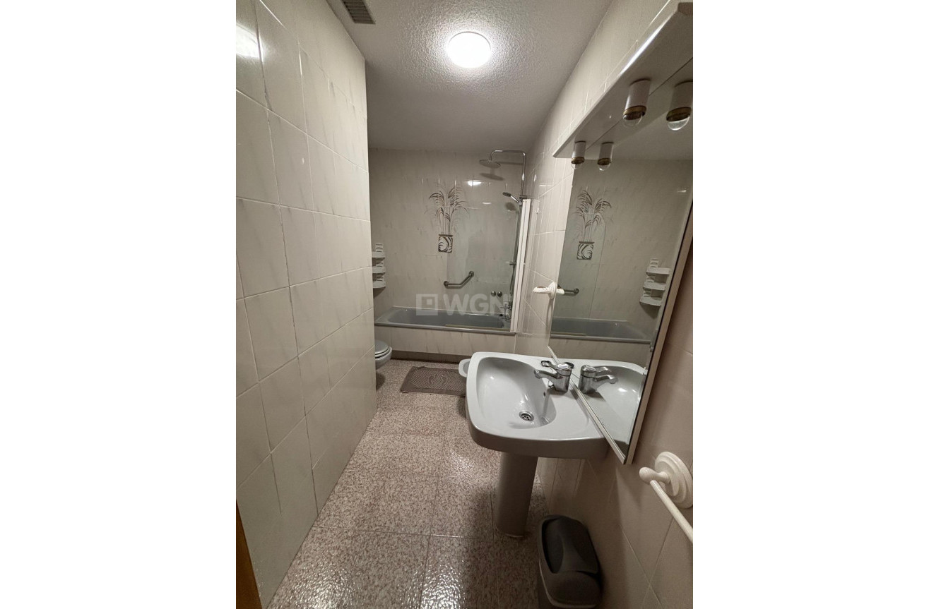 Odsprzedaż - Mieszkanie w bloku - Torrevieja - Los Frutales