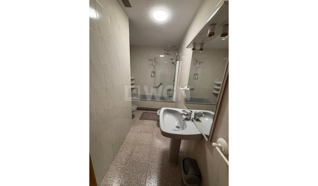 Odsprzedaż - Mieszkanie w bloku - Torrevieja - Los Frutales