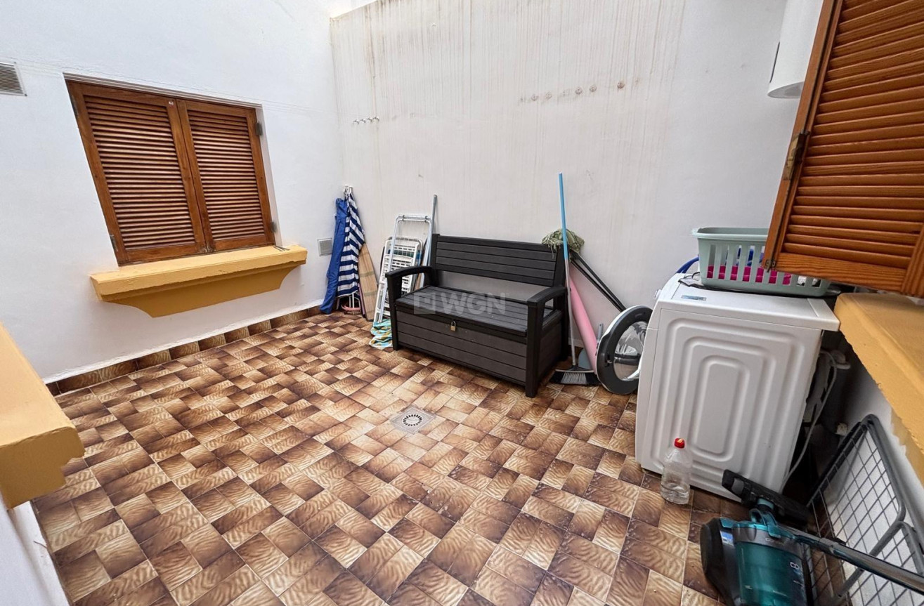 Odsprzedaż - Mieszkanie w bloku - Torrevieja - Los Frutales