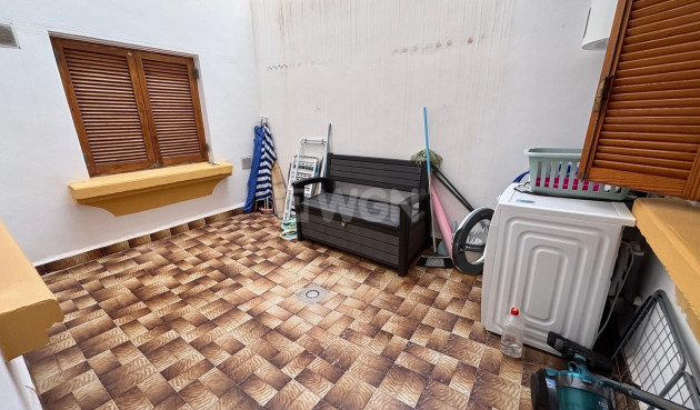 Odsprzedaż - Mieszkanie w bloku - Torrevieja - Los Frutales